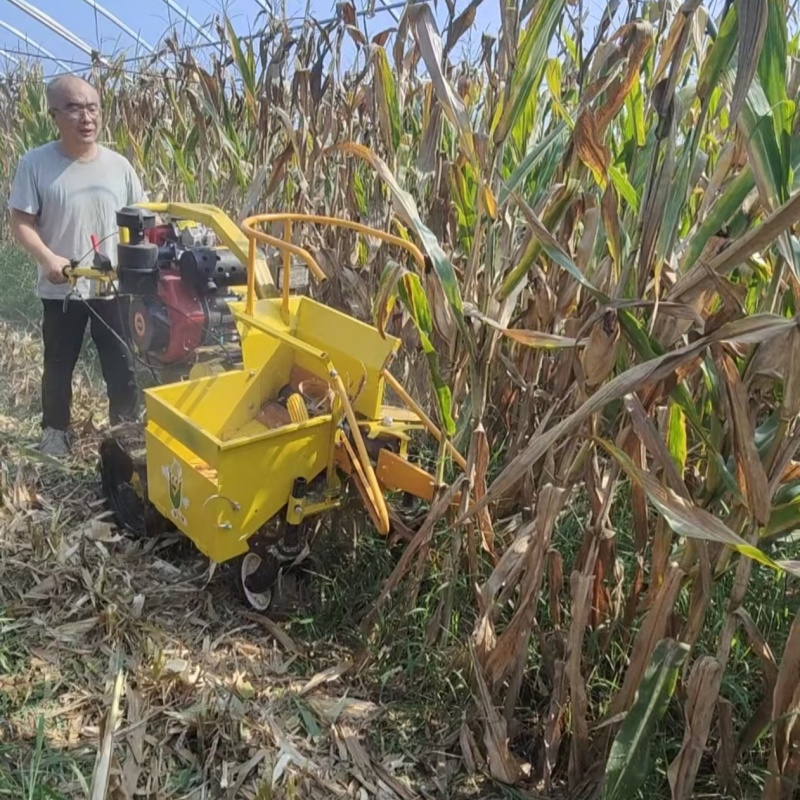 Combine Harvester Mini - Low-Cost Mini Farm Corn Harvester for